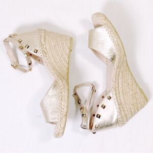 NWOT Eric Michael Women’s Val Wedge Heel Platform Espadrilles Shoes Stud Gold